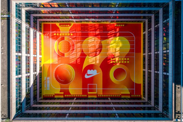 东方汇赢 旧鞋回收变身校园运动场！耐克50座环保场落地