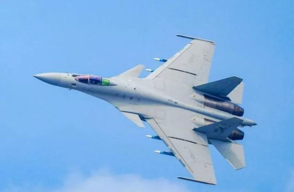 万盈配资 歼15T亮相九三阅兵，都有歼35了为何还要歼15T?两大优点无法替代
